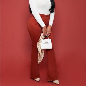 High Rise - Flare Jeans